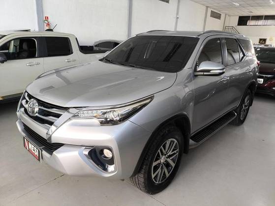 TOYOTA HILUX SW4 2.8 SRX 4X4 16V TURBO INTERCOOLER DIESEL 4P AUTOMÁTICO